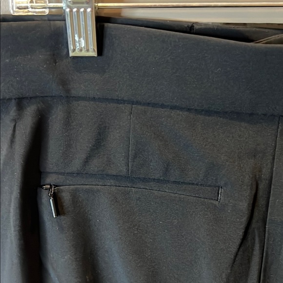 Athleta Black Shorts with 5 pockets, 3 zippered size 2 - Picture 9 of 12